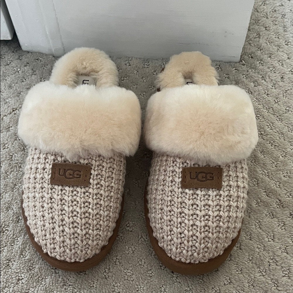 UGG Kids Knit Shearling Clog Slippers in Beige and Chestnut
